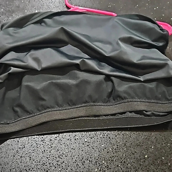 UNDER ARMOUR TOP - Picture 7 of 9